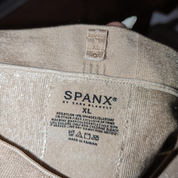 SPANX Sculpting High-Waisted Mid-Thigh Short XL Bestseller!! - Picture 4 of 8